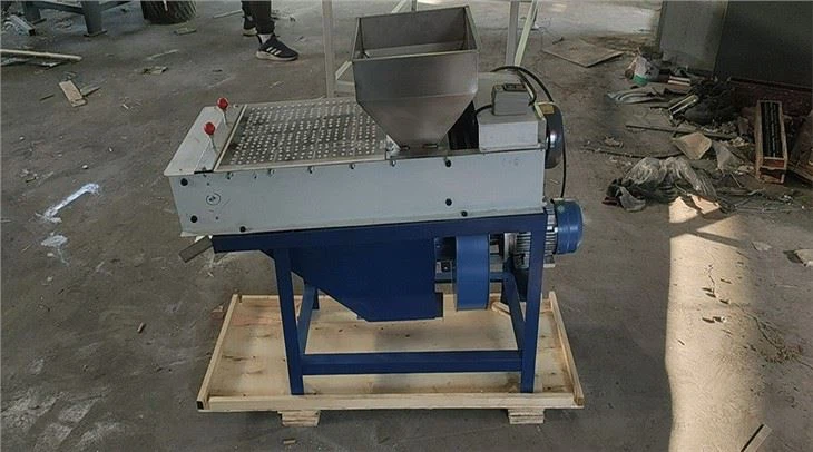 Dried Peanut Peeling Machine