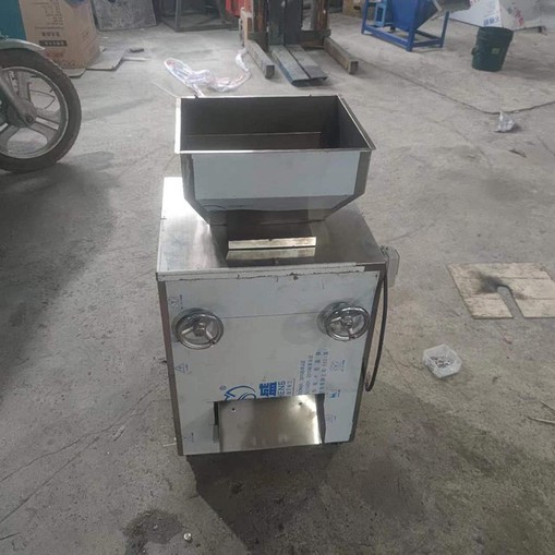 nuts cutting 2 nuts cutting 2